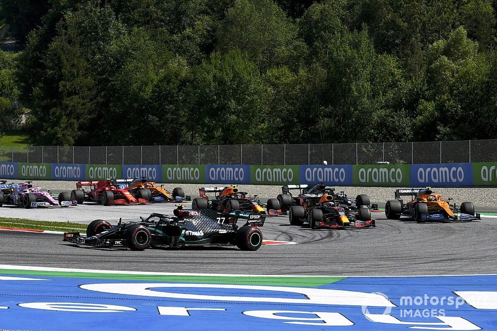 Valtteri Bottas, Mercedes F1 W11 EQ Performance, leads Max Verstappen, Red Bull Racing RB16, Alex Albon, Red Bull Racing RB16, Lando Norris, McLaren MCL35, Lewis Hamilton, Mercedes F1 W11 EQ Performance, and the rest of the field at the start