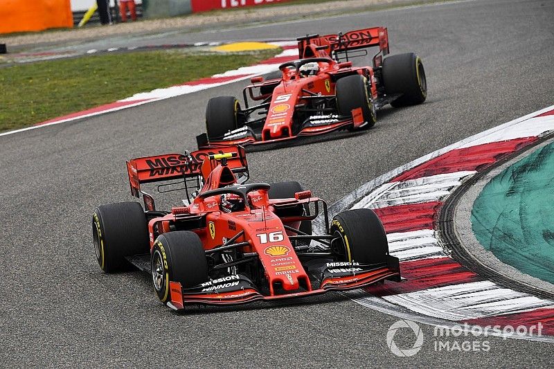 Charles Leclerc, Ferrari SF90, y Sebastian Vettel, Ferrari SF90