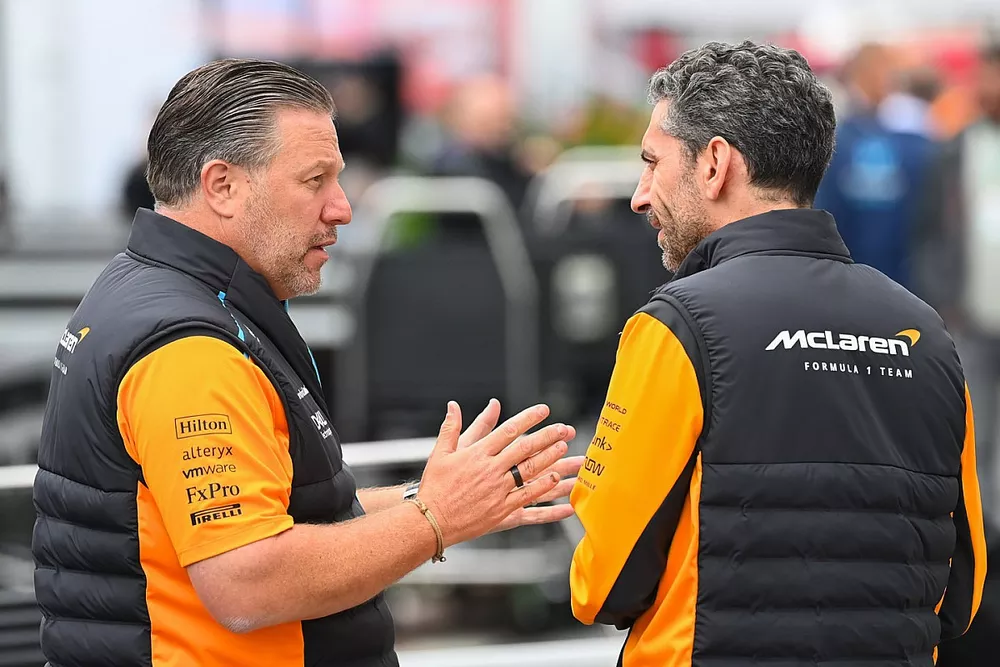 Zak Brown, CEO de McLaren Racing y Andrea Stella, director de McLaren