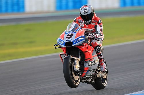 Petrucci lidera en Jerez y Dovizioso se cae tratando de evitarlo