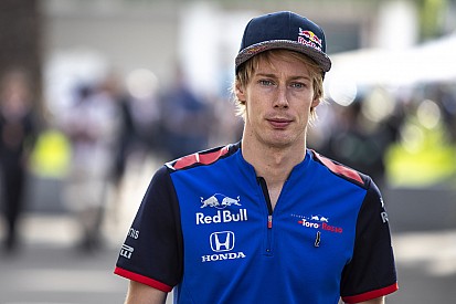 Hartley diz que percebeu que precisava se defender