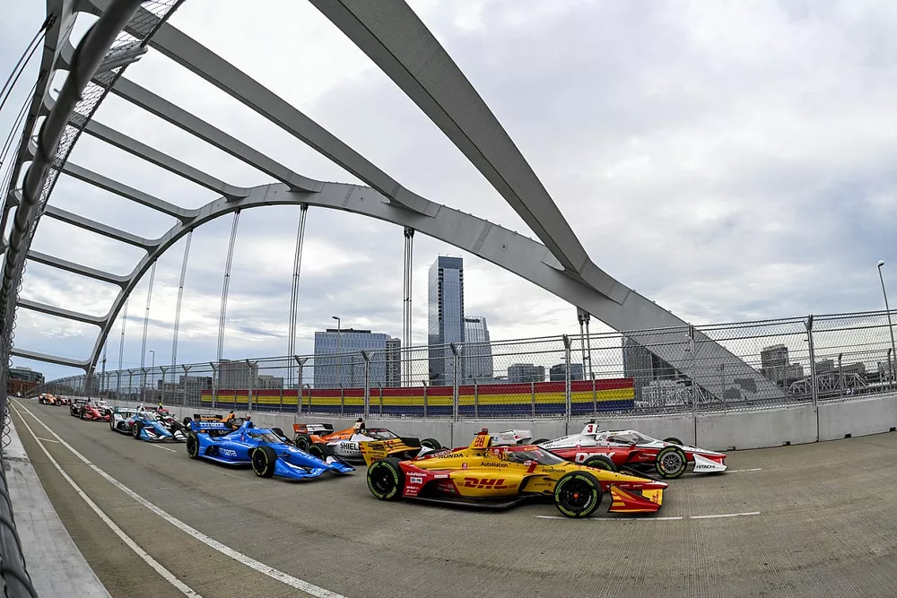Scott McLaughlin, Team Penske Chevrolet, start, Romain Grosjean, Andretti Autosport Honda,Alex Palou, Chip Ganassi Racing Honda, Christian Lundgaard, Rahal Letterman Lanigan Racing Honda, Josef Newgarden, Team Penske Chevrolet