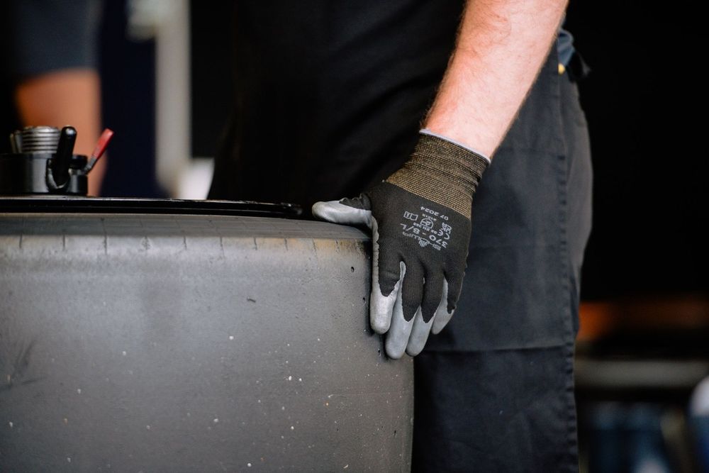 Ingenieros de Pirelli en el test en Monza