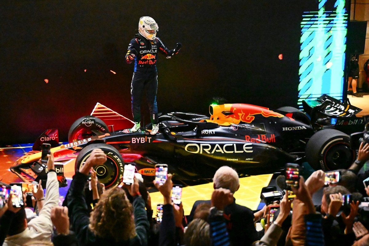 race-winner-max-verstappen-red.jpg