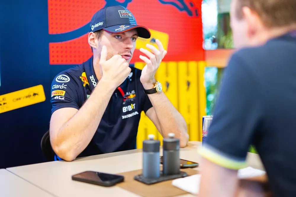Max Verstappen, Red Bull Racing, tijdens een interview door Ronald Vording, Motorsport.com