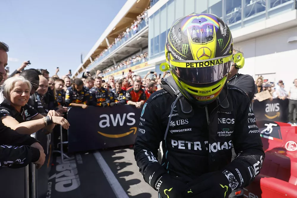 Le troisi&egrave;me Lewis Hamilton, Mercedes-AMG, dans le parc ferm&eacute;