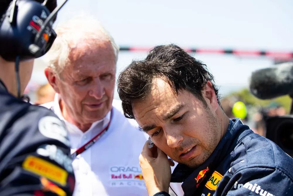 Sergio Pérez, Red Bull Racing, Helmut Marko, Consultor, Red Bull Racing, en la parrilla