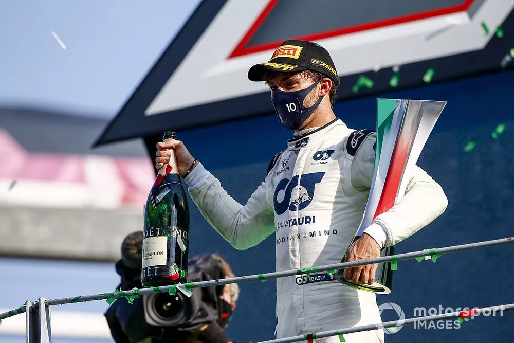 Pierre Gasly, AlphaTauri, op het podium