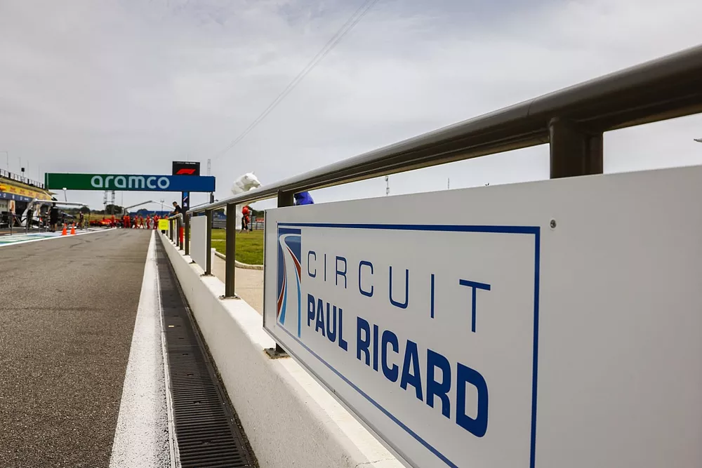 Paul Ricard board in pit lane