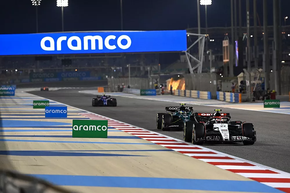Yuki Tsunoda, AlphaTauri AT04, Fernando Alonso, Aston Martin AMR23, Logan Sargeant, Williams FW45