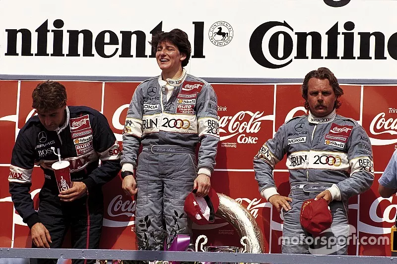 Siegerin Ellen Lohr, Mercedes, mit ihren Mercedes-Teamkollegen Bernd Schneider und Keke Rosberg