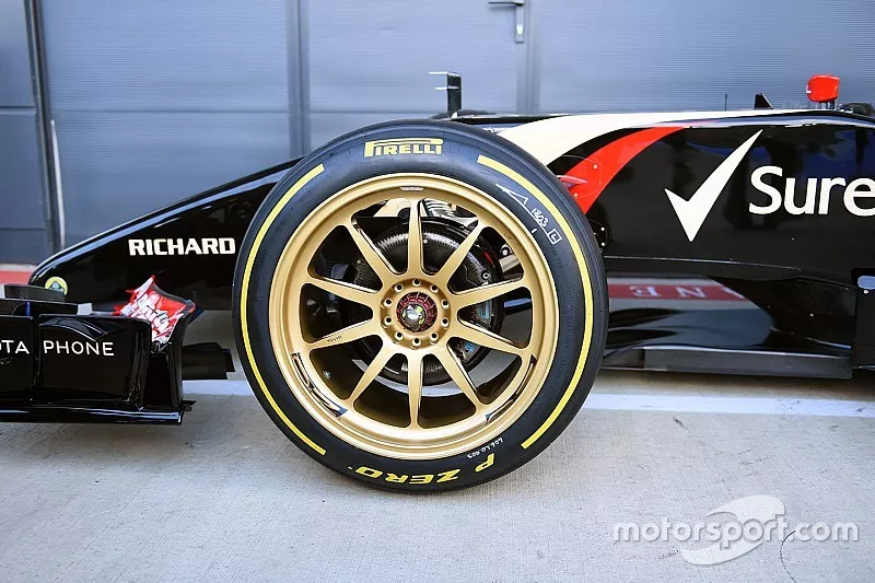 Des pneus Pirelli 18 pouces sur la Lotus E22