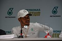Hamilton diz que torce por McLaren forte em 2018