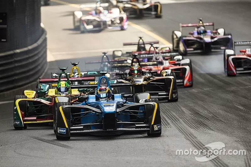S&eacute;bastien Buemi, Renault e.Dams m&egrave;ne devant Lucas Di Grassi, ABT Schaeffler Audi Sport