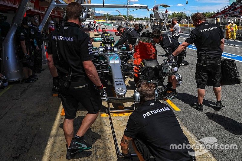 Valtteri Bottas, Mercedes-Benz F1 W08 pitstop