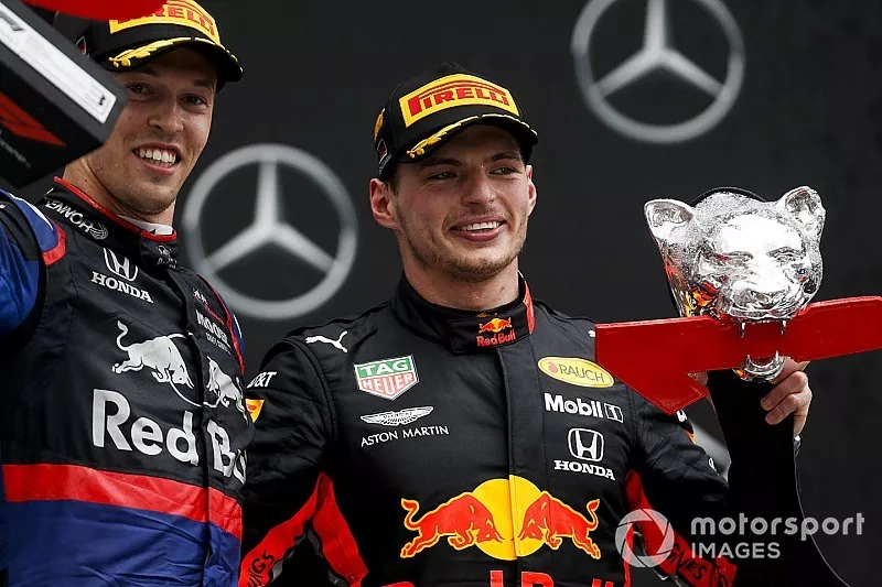 Daniil Kvyat, Toro Rosso, en Max Verstappen, Red Bull Racing op het podium

