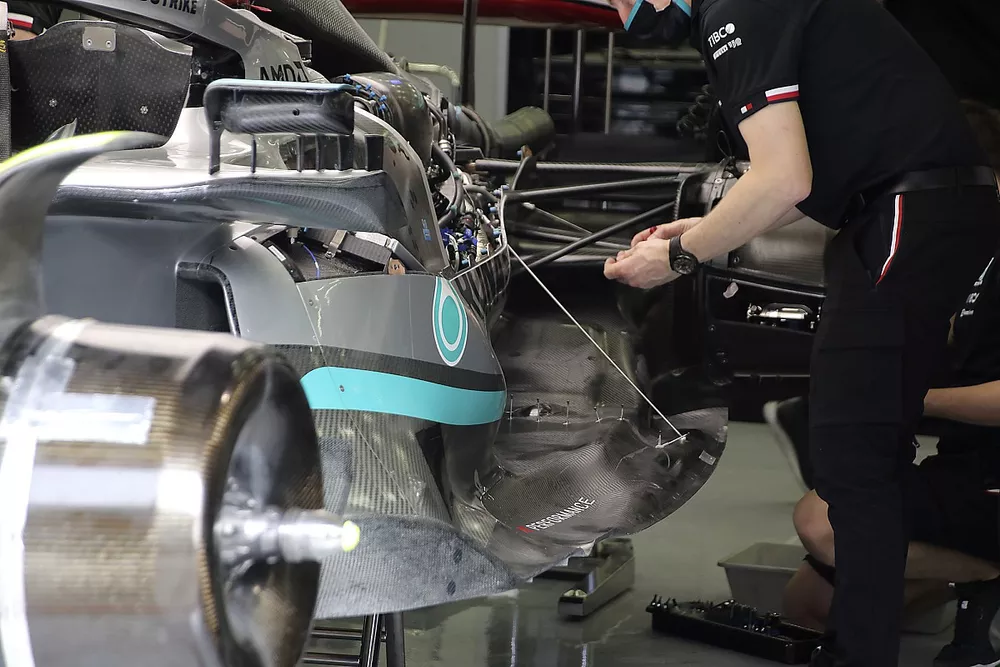 Mercedes W13 floor