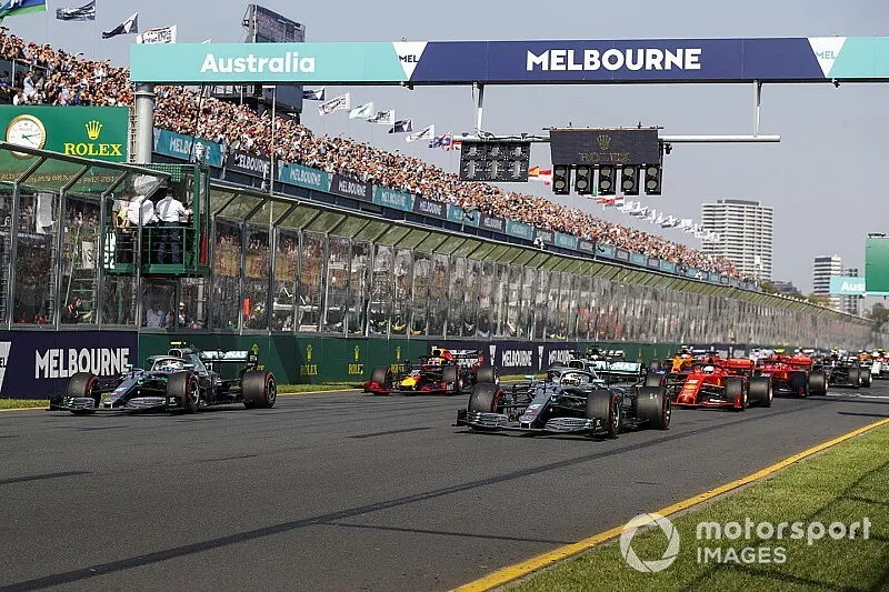 Valtteri Bottas, Mercedes AMG W10 voor Lewis Hamilton, Mercedes AMG F1 W10 bij de start