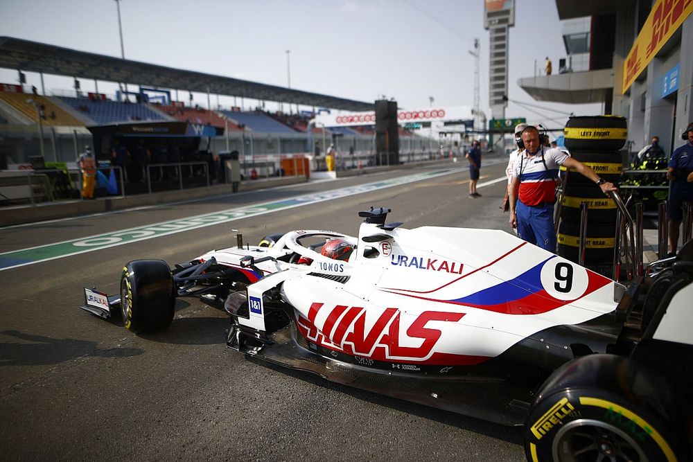 Nikita Mazepin, Haas VF-21, leaves the garage