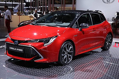 Дилер Toyota порівняв хетчбек Corolla та Ferrari 488