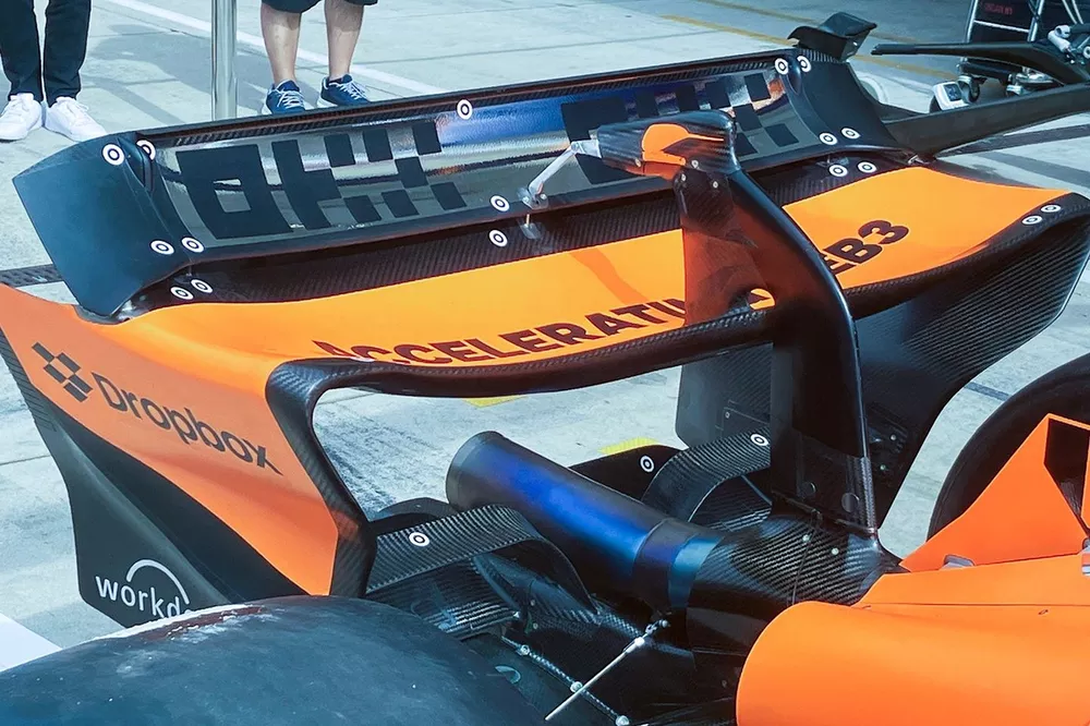 D&eacute;tails de l'aileron arri&egrave;re de la McLaren MCL38