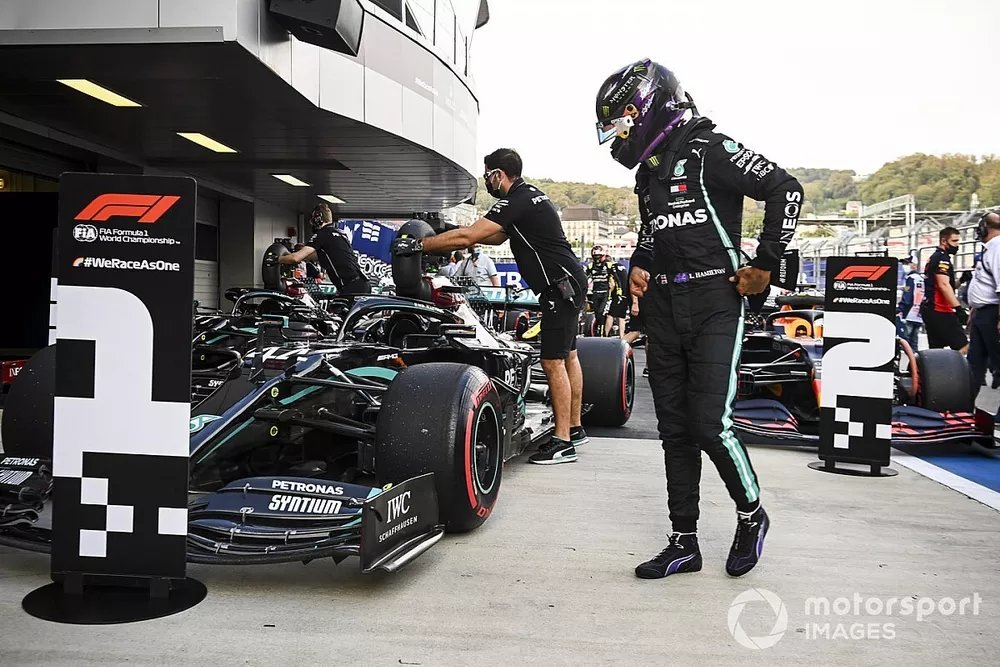 Ganador de la pole position Lewis Hamilton, Mercedes-AMG F1