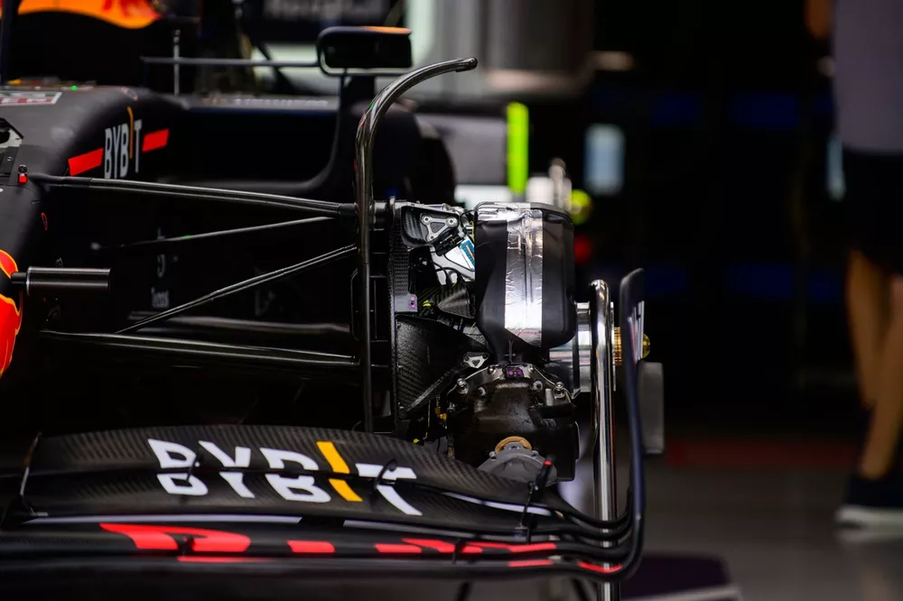 Red Bull Racing RB18, front wheel braking system