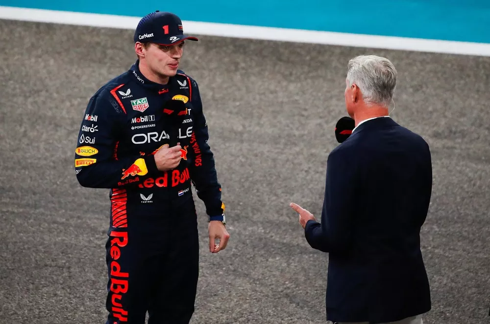 David Coulthard interviewt Max Verstappen, Red Bull Racing, 1e positie, in Parc Ferme