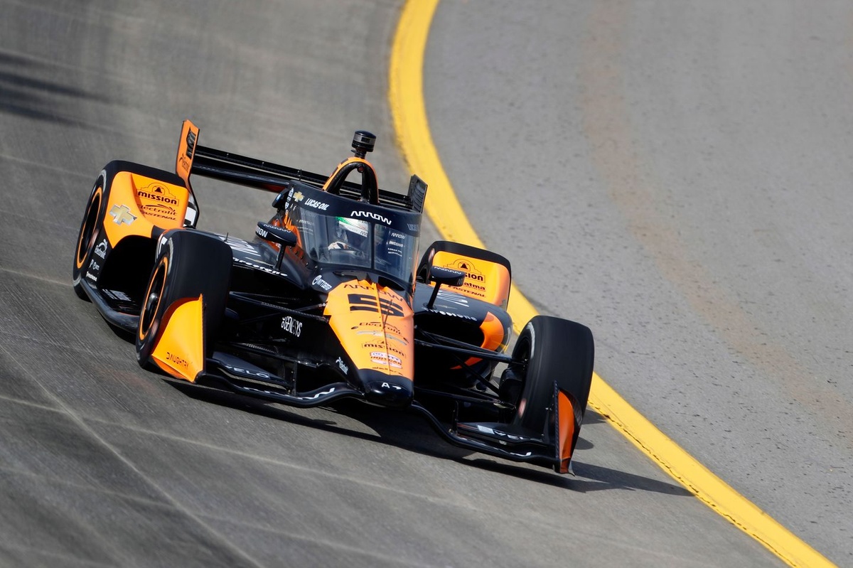 소유권 지분을 구매함으로써 팀 소유자 Indycar 열정적 인 여우