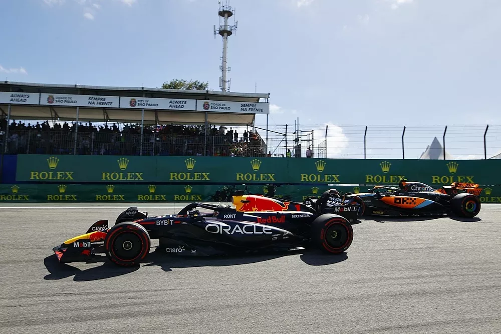 Max Verstappen, Red Bull Racing RB19, battles with Lando Norris, McLaren MCL60