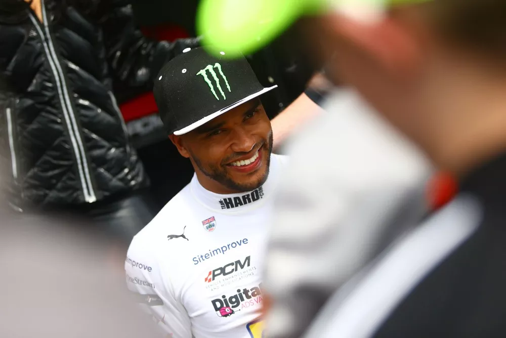 Nicolas Hamilton, Go-Fix with Autoaid Breakdown Cupra Leon, signs autographs for fans