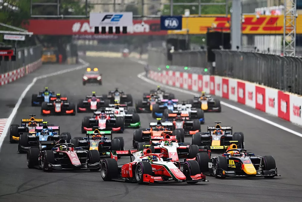 Oliver Bearman, Prema Racing, leads Enzo Fittipaldi, Rodin Carlin, followed by Theo Pourchaire, ART Grand Prix at the start of the race