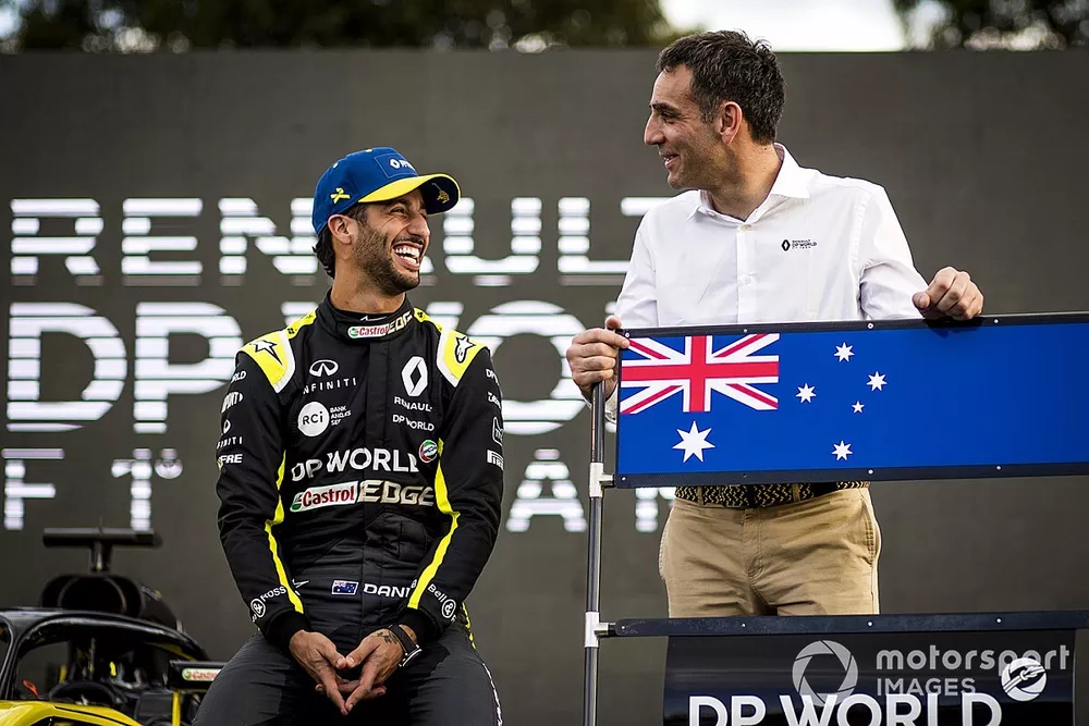 Daniel Ricciardo, Renault F1 with Cyril Abiteboul, Managing Director, Renault F1 Team 