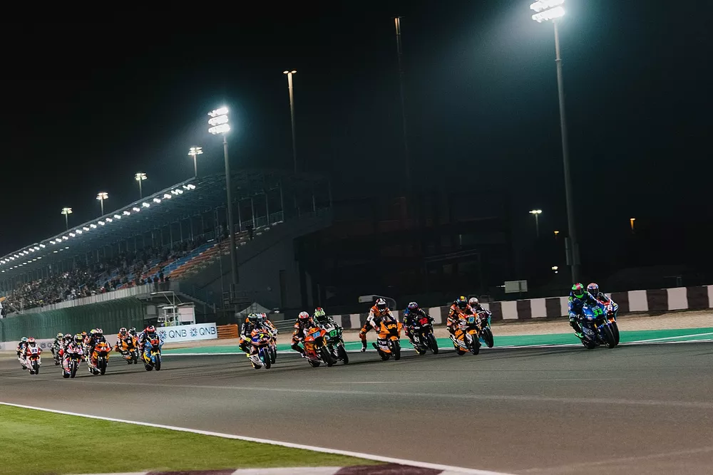 Actie bij de start, Enea Bastianini, Italtrans Racing Team aan de leiding