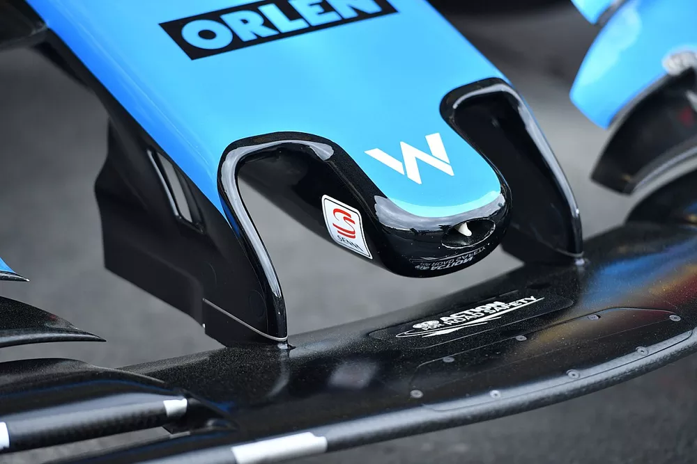 Logo de Senna en el aler&oacute;n delantero del Williams FW42 