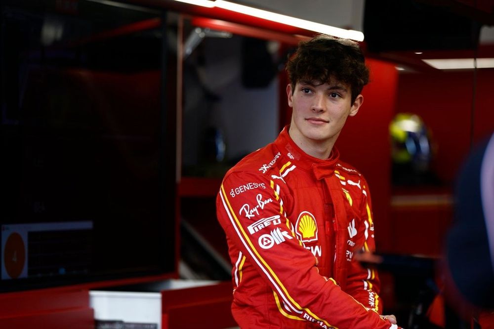 Oliver Bearman, Scuderia Ferrari, in the garage 