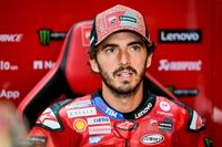 Bagnaia: "He intentado copiar a M&aacute;rquez pero me caigo"