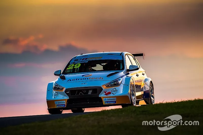 Michael Almond, Hyundai I30N 