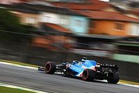 Alonso sorprende y lidera la FP2 en medio de la polémica en el GP de Brasil