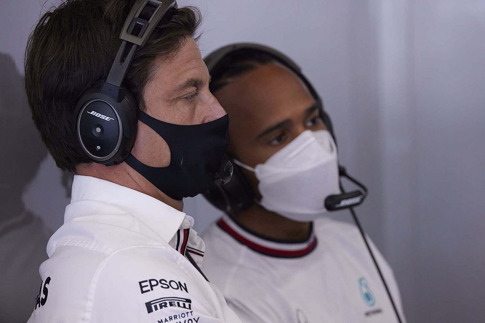 Toto Wolff, Team Principal and CEO, Mercedes AMG, with Lewis Hamilton, Mercedes