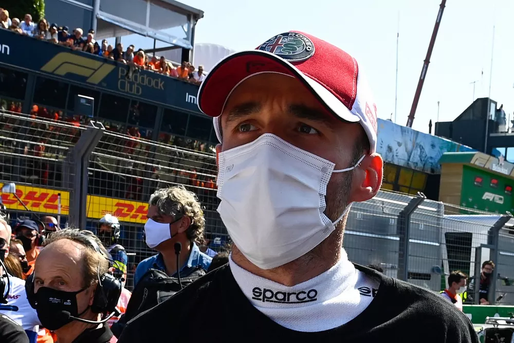 Robert Kubica, piloto de pruebas y reserva de Alfa Romeo Racing, en la parrilla