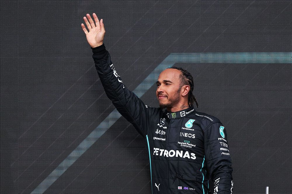 Lewis Hamilton, Mercedes-AMG, celebra en el podio