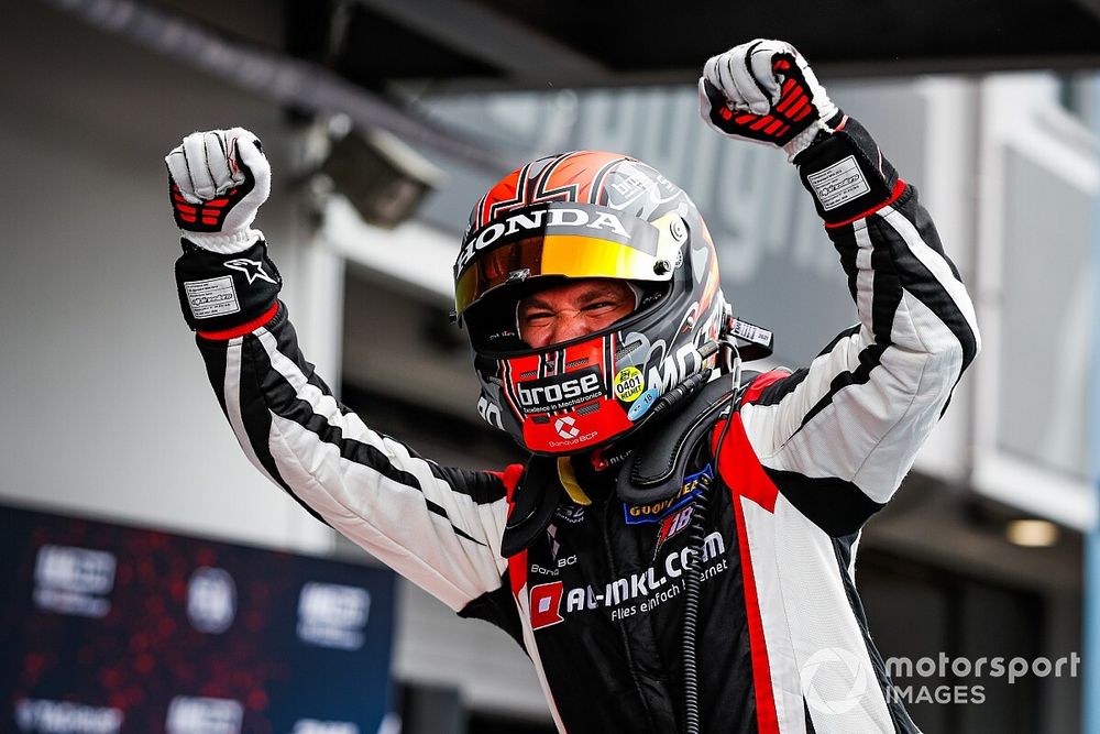 Race winner Tiago Monteiro, ALL-INKL.DE M&uuml;nnich Motorsport Honda Civic Type R TCR