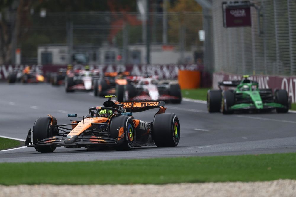 Lando Norris, McLaren, Esteban Ocon, Haas F1 Team, Gabriel Bortoleto, Sauber