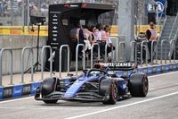 Albon sale desde el pitlane en la sprint de Austin por cambios en su Williams