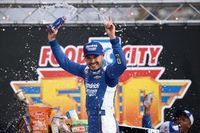 Kyle Larson imparable en dominante victoria en Bristol en NASCAR Cup