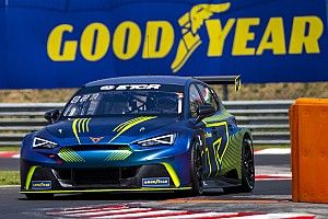 Tambay, campe&oacute;n del ETCR: "Es m&aacute;s f&aacute;cil pilotar un GT3"