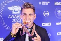 Benavides recibe su t&iacute;tulo mundial, con la vista puesta en el Dakar 2024