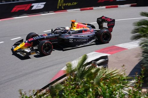 F3: Tsolov garante pole position em Mônaco; Câmara é punido e larga em 11º no domingo