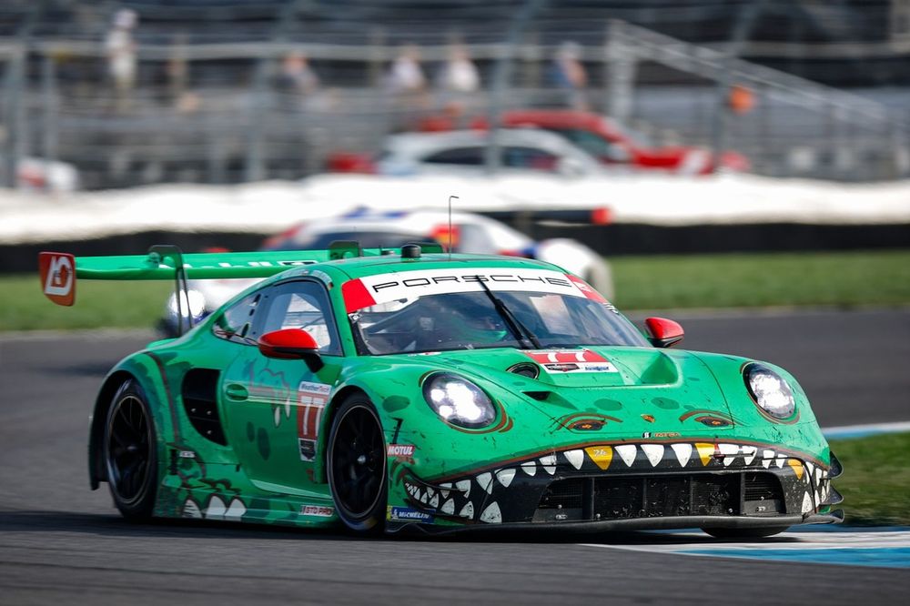 #77 AO Racing Porsche 911 GT3 R (992): Laurin Heinrich, Klaus Bachler